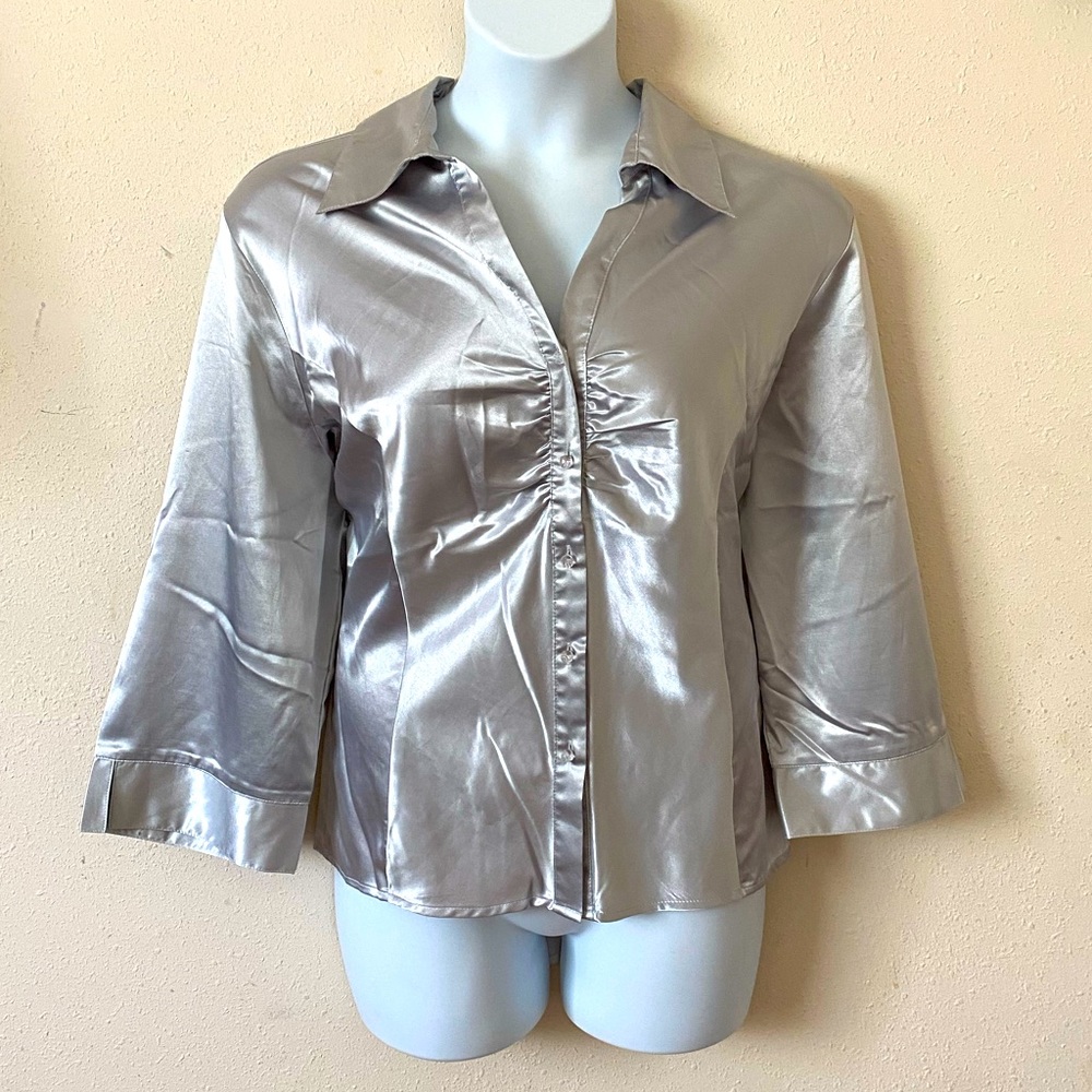 CATO WOMAN Silver metallic button up top